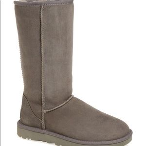 Classic grey women’s size 10 tall grey uggs W/ BOX